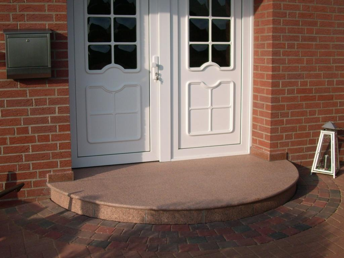 Halbrunder Podest klassisch