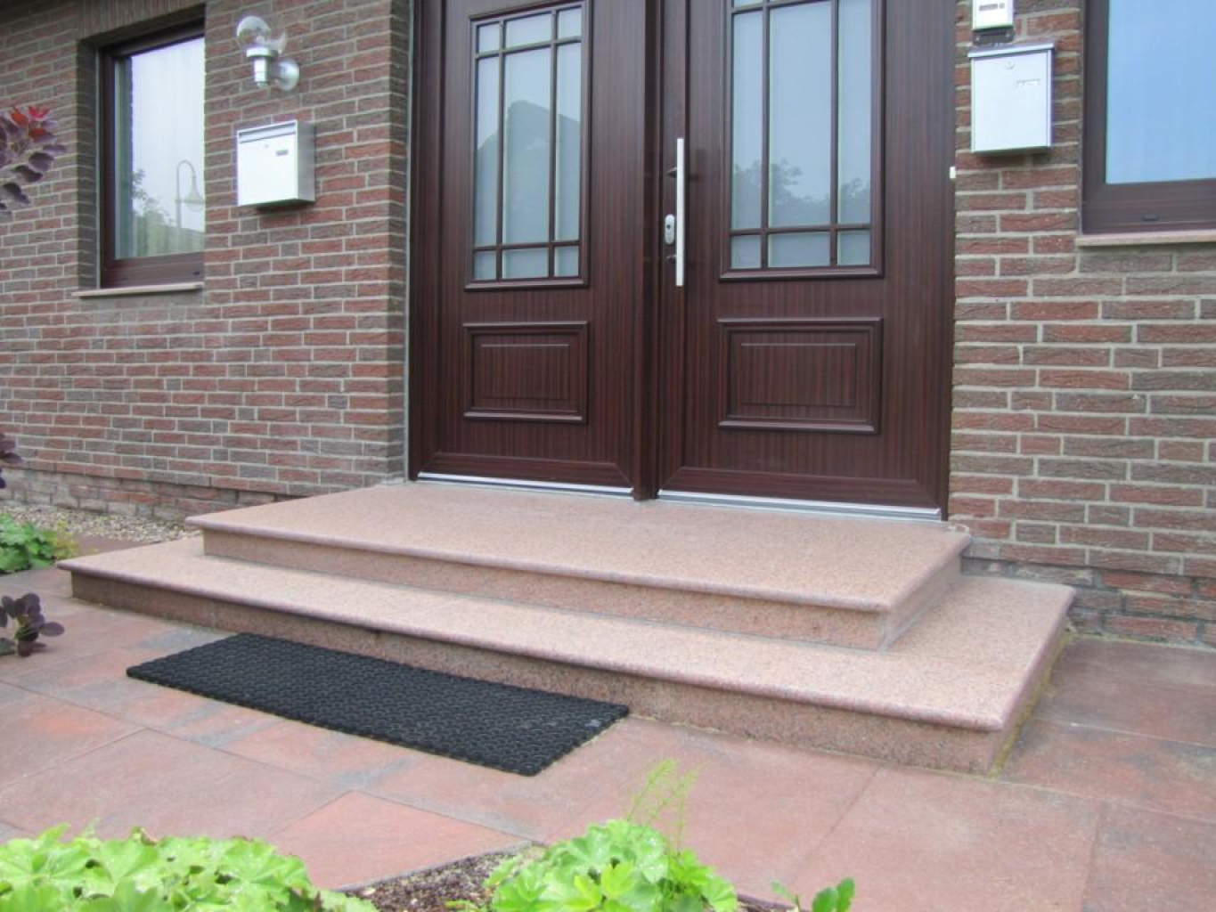 Eingangstreppe zur Doppeltür