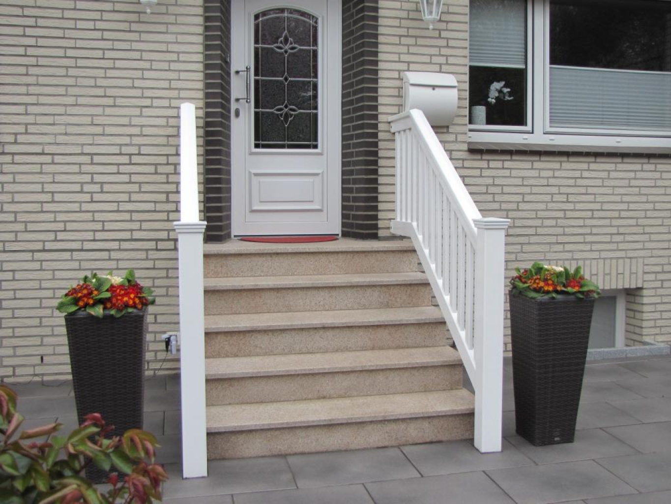 Moderne Eingangstreppe