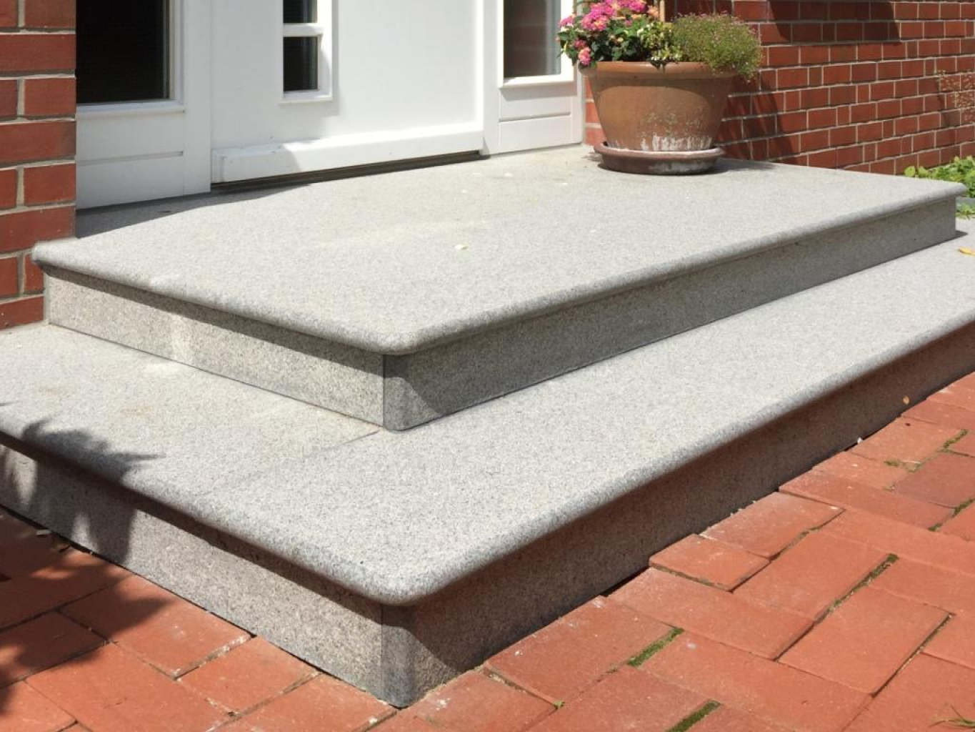 Zweistufige Eingangstreppe